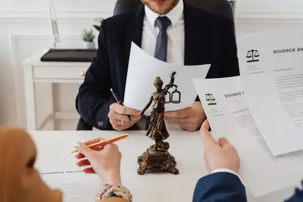 our fees Sittingbourne from EH Mediation - image of couple in joint mediation meeting